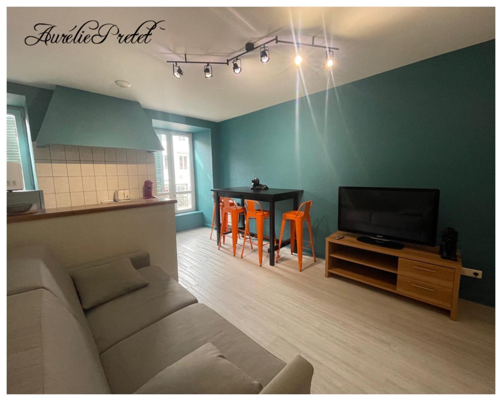 Appartement Porte Du Cantal Massiac Exterior foto